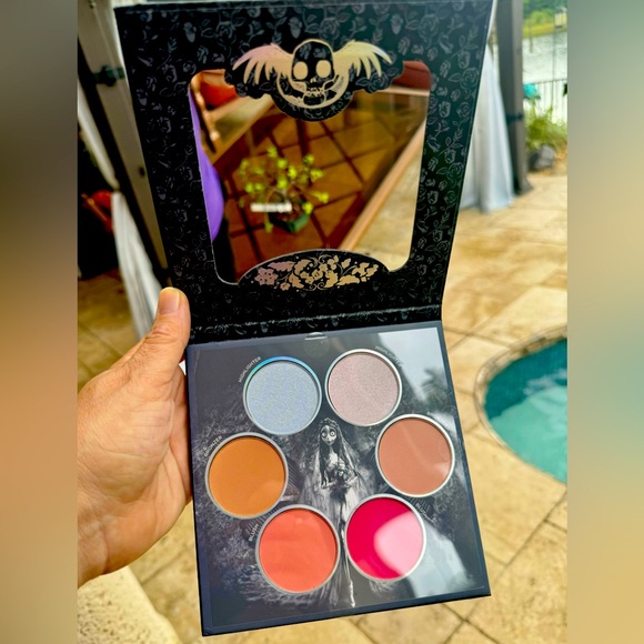 Tim Burton’s Corpse Bride Complexion Palette & Everlasting Setting Mist Set - Picture 8 of 10
